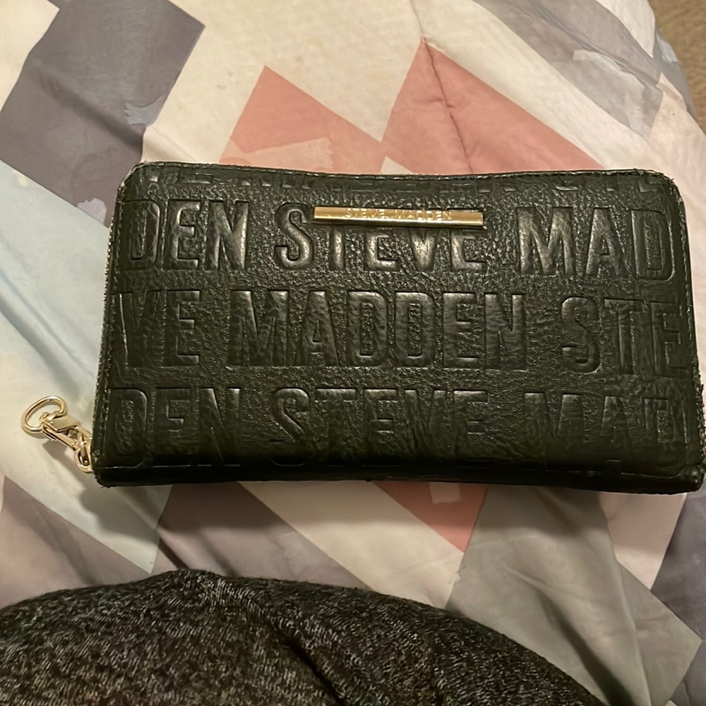 Black and Gold Steve Madden Wales. Excellent confirm!!!